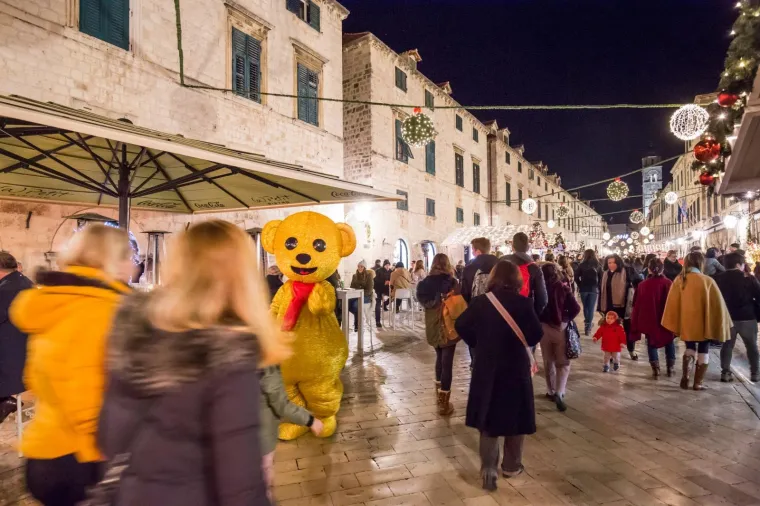 ČAROLIJA BOŽIĆA U DUBROVNIKU: Pogledajte fotografije spektakularnog Adventa u biseru juga