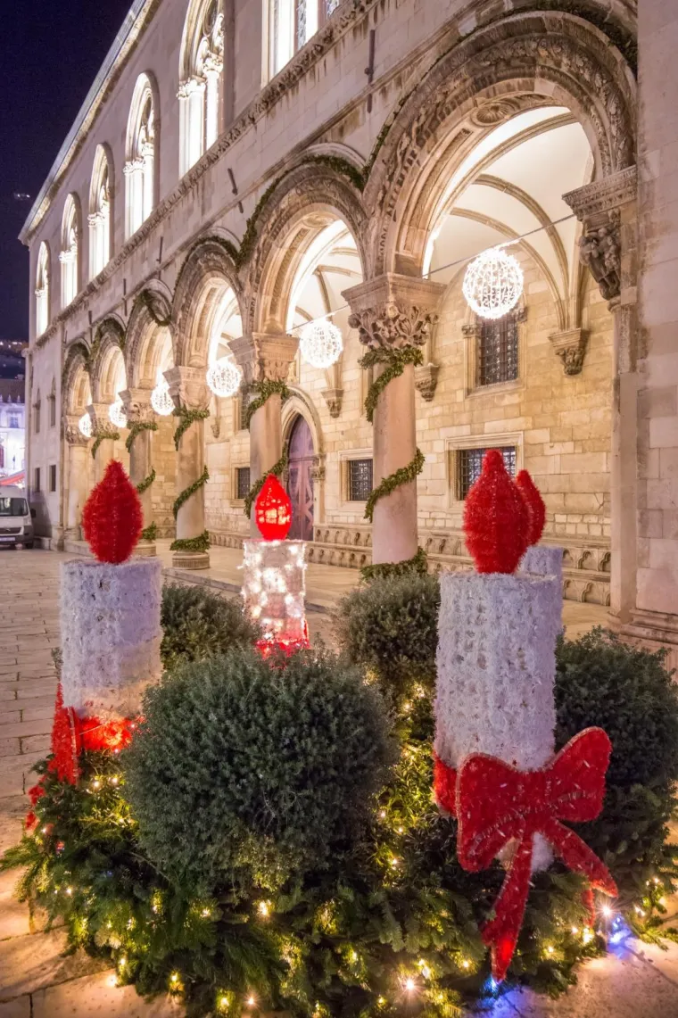 ČAROLIJA BOŽIĆA U DUBROVNIKU: Pogledajte fotografije spektakularnog Adventa u biseru juga