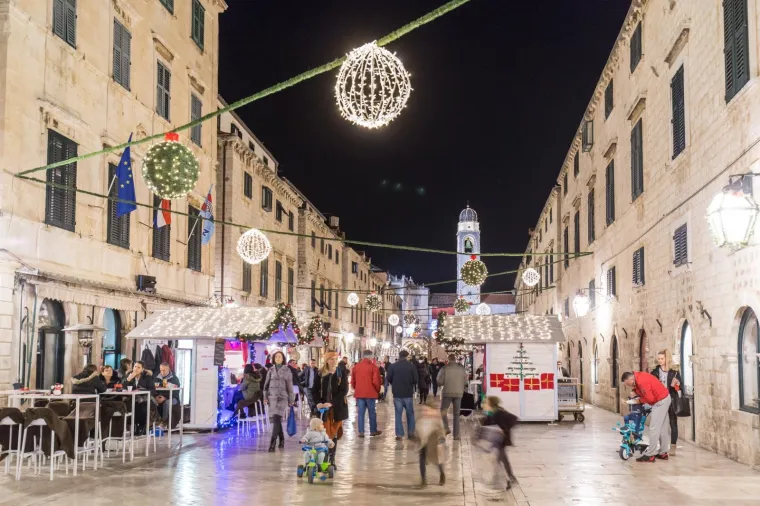 ČAROLIJA BOŽIĆA U DUBROVNIKU: Pogledajte fotografije spektakularnog Adventa u biseru juga