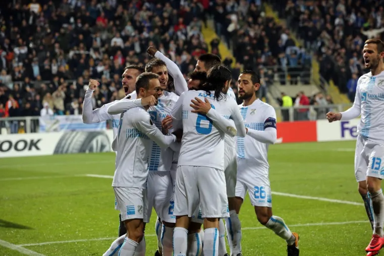 OVAKO SE RADUJE RIJEKA: Kekova momčad uz pjesmu s Rujevice euforično slavi pogotke protiv Milana