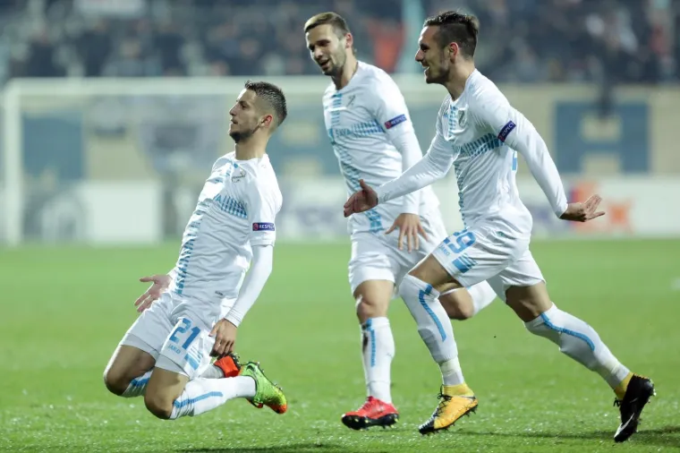 OVAKO SE RADUJE RIJEKA: Kekova momčad uz pjesmu s Rujevice euforično slavi pogotke protiv Milana