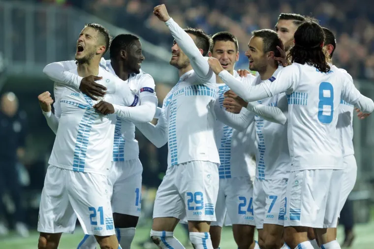 OVAKO SE RADUJE RIJEKA: Kekova momčad uz pjesmu s Rujevice euforično slavi pogotke protiv Milana