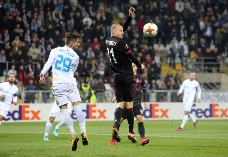 OVAKO SE RADUJE RIJEKA: Kekova momčad uz pjesmu s Rujevice euforično slavi pogotke protiv Milana