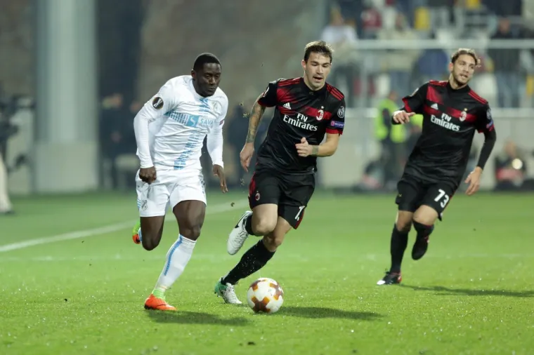 OVAKO SE RADUJE RIJEKA: Kekova momčad uz pjesmu s Rujevice euforično slavi pogotke protiv Milana