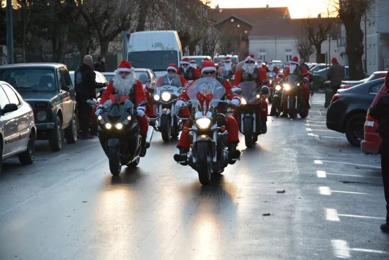 U akciji od ranih jutarnjih sati: Moto mrazovi uveseljavali sugrađane na gradskim ulicama