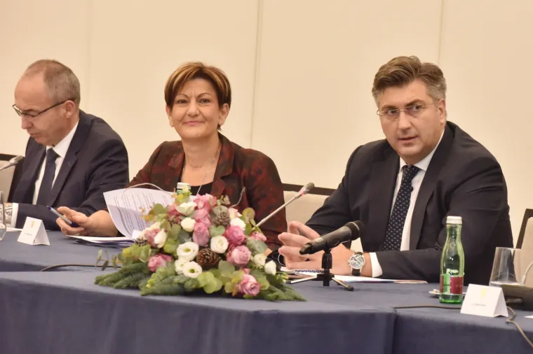 &Scaron;ibenik: Plenković s ministrima na sastanku sa županima i predstavnicima gradova i općina