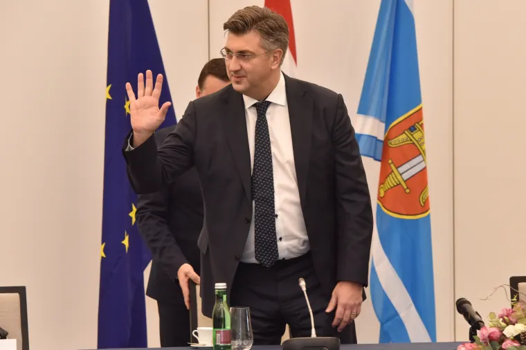 &Scaron;ibenik: Plenković s ministrima na sastanku sa županima i predstavnicima gradova i općina