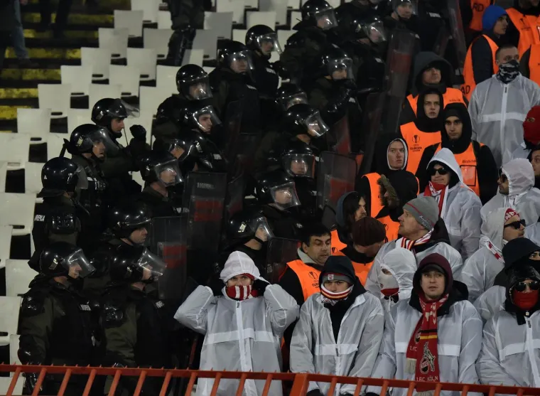 SVEOPĆI KAOS NA MARAKANI: Jedna osoba je preminula, više navijača ozlijeđeno u tučnjavama