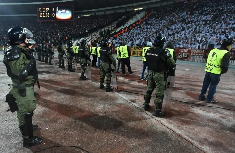 SVEOPĆI KAOS NA MARAKANI: Jedna osoba je preminula, vi&scaron;e navijača ozlijeđeno u tučnjavama