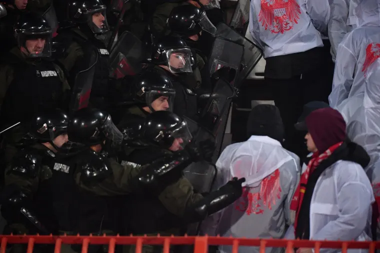 SVEOPĆI KAOS NA MARAKANI: Jedna osoba je preminula, vi&scaron;e navijača ozlijeđeno u tučnjavama