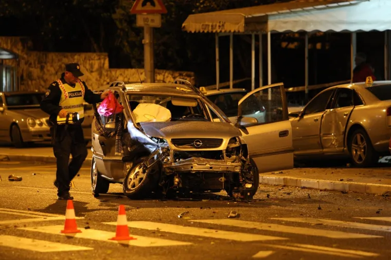 STRAVIČNA NESREĆA U SPLITU: Jedna osoba izgubila život, automobili potpuno uni&scaron;teni