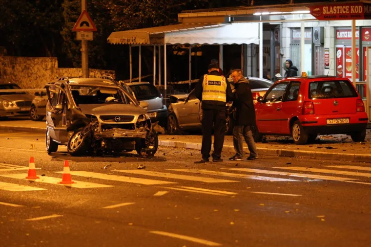 STRAVIČNA NESREĆA U SPLITU: Jedna osoba izgubila život, automobili potpuno uni&scaron;teni