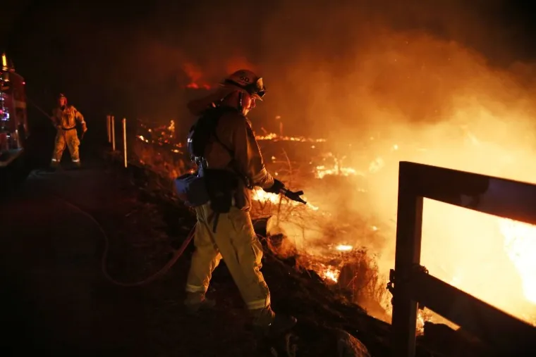 STRAVIČNI POŽARI U SAD-u: Kalifornija, San Diego i Santa Barbara u plamenu