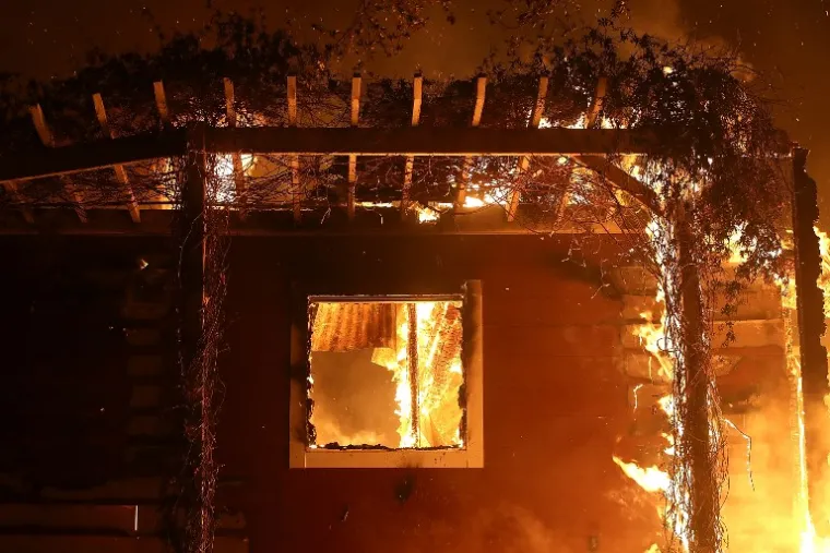 STRAVIČNI POŽARI U SAD-u: Kalifornija, San Diego i Santa Barbara u plamenu