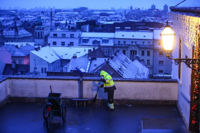 PREKRASNI PRIZORI SNJEŽNE IDILE U METROPOLI: Pogledajte kako je bijeli prekrivač zabijelio zagrebačke ulice