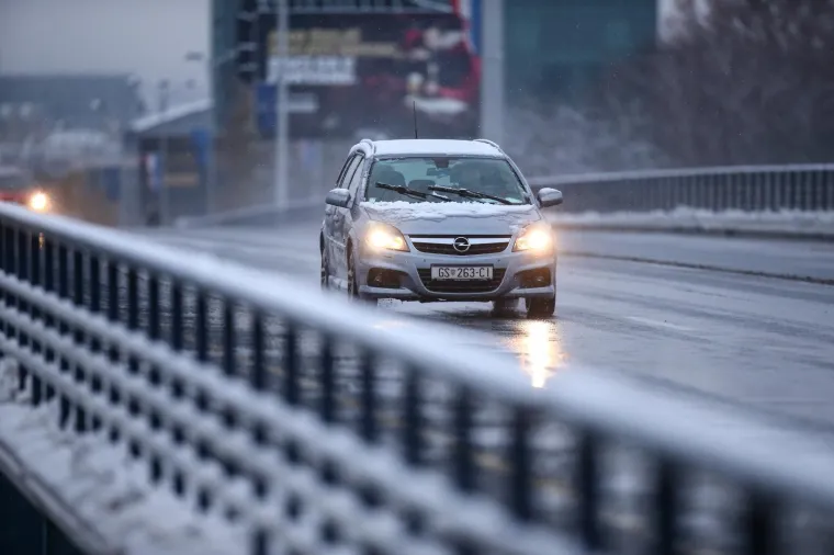 PREKRASNI PRIZORI SNJEŽNE IDILE U METROPOLI: Pogledajte kako je bijeli prekrivač zabijelio zagrebačke ulice
