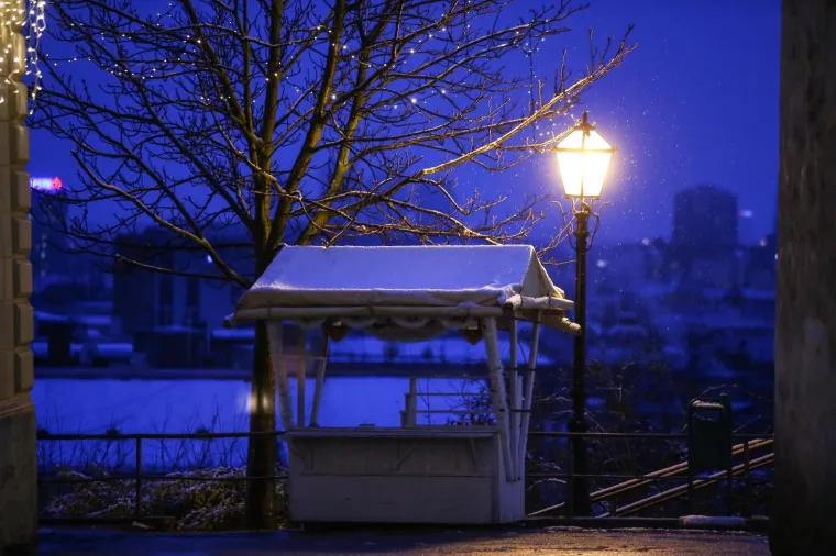 PREKRASNI PRIZORI SNJEŽNE IDILE U METROPOLI: Pogledajte kako je bijeli prekrivač zabijelio zagrebačke ulice