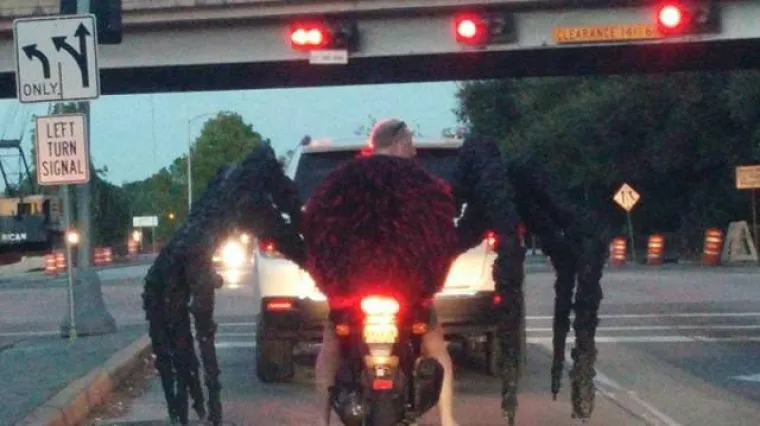 DOKAZALI DA JE LAKO DOBITI VOZAČKU: Nevjerojatno što si sve dopuštaju u prometu