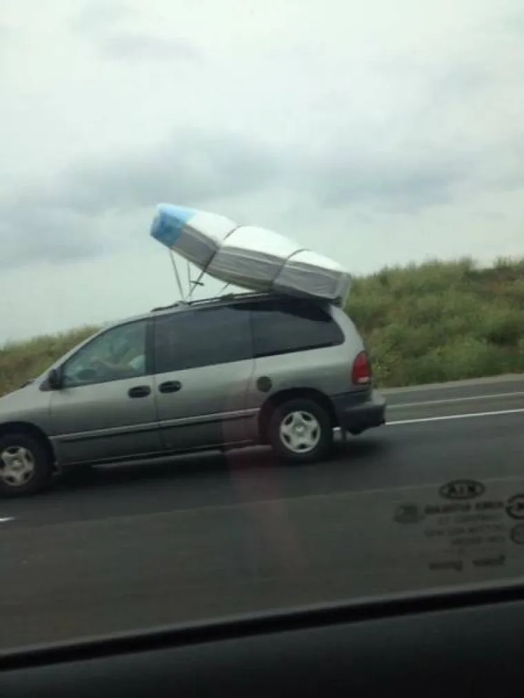 DOKAZALI DA JE LAKO DOBITI VOZAČKU: Nevjerojatno &scaron;to si sve dopu&scaron;taju u prometu