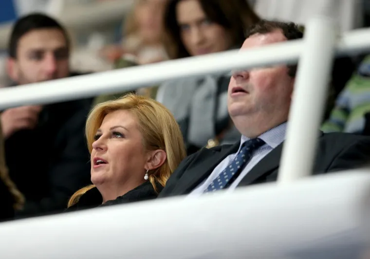 Predsjednica Kolinda Grabar Kitarović u dru&scaron;tvu supruga Jakova u subotu je navečer bodrila kćer Katarinu u posebnom programu revije pobjednika održanom povodom velikog, 50. rođendan Zlatne piruete