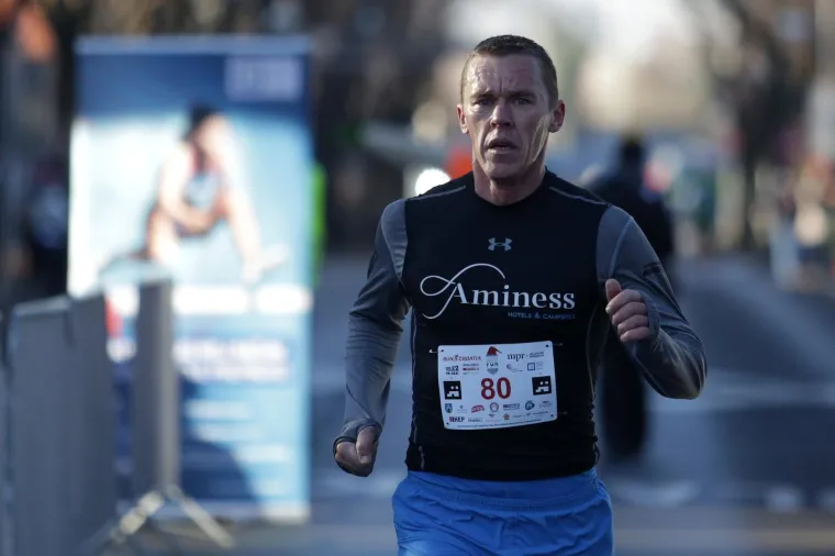 ZAGREB ADVENT RUN: 1300 kostimiranih trkača protrčalo središtem grada