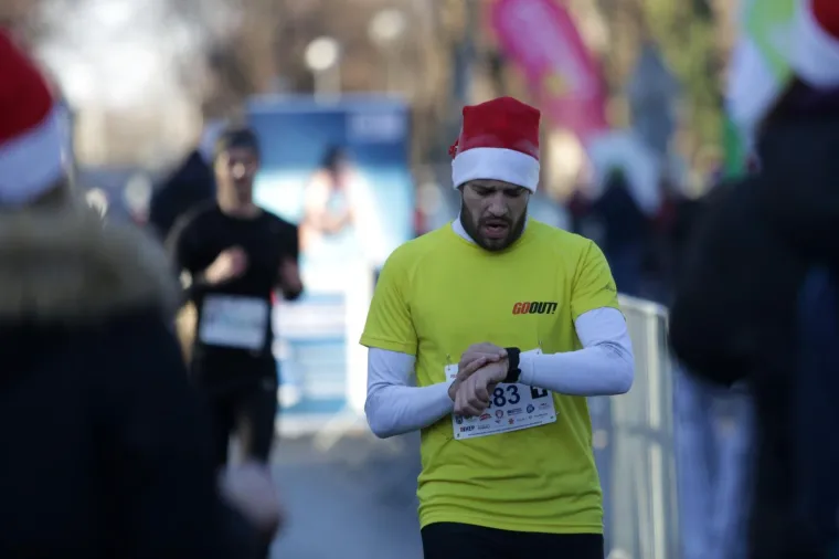 ZAGREB ADVENT RUN: 1300 kostimiranih trkača protrčalo središtem grada
