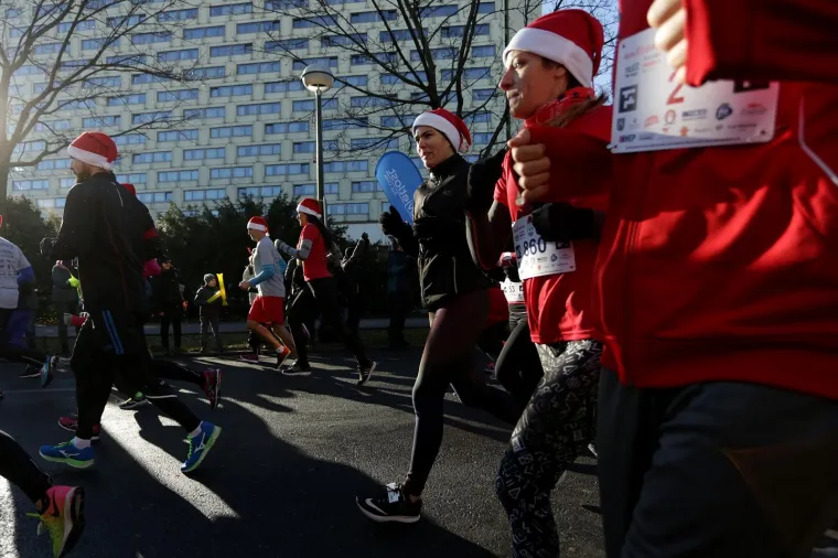 ZAGREB ADVENT RUN: 1300 kostimiranih trkača protrčalo središtem grada