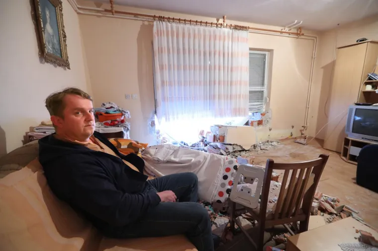 &Scaron;OKANTNA NESREĆA U ZAGORJU: Pijani mladić autom probio zid kuće i uletio u sobu dok je vlasnik gledao televiziju