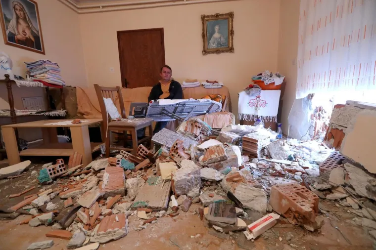 &Scaron;OKANTNA NESREĆA U ZAGORJU: Pijani mladić autom probio zid kuće i uletio u sobu dok je vlasnik gledao televiziju