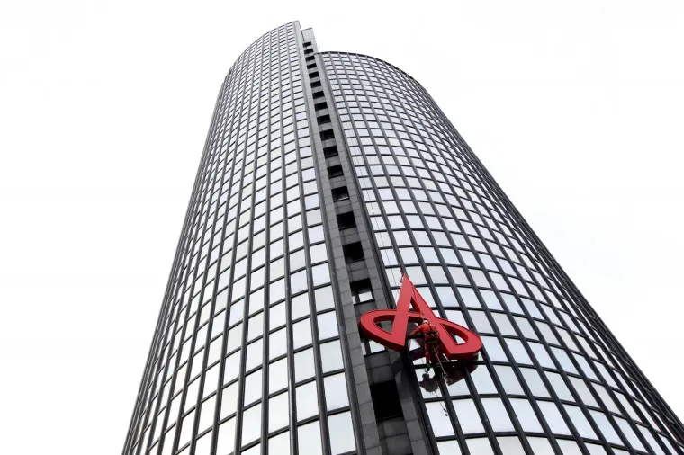 ALPINISTI S VRHA TORNJA SKINULI GOLEMI LOGOTIP: Simbol Todorićevog carstva ostao bez Agokorovih obilježja