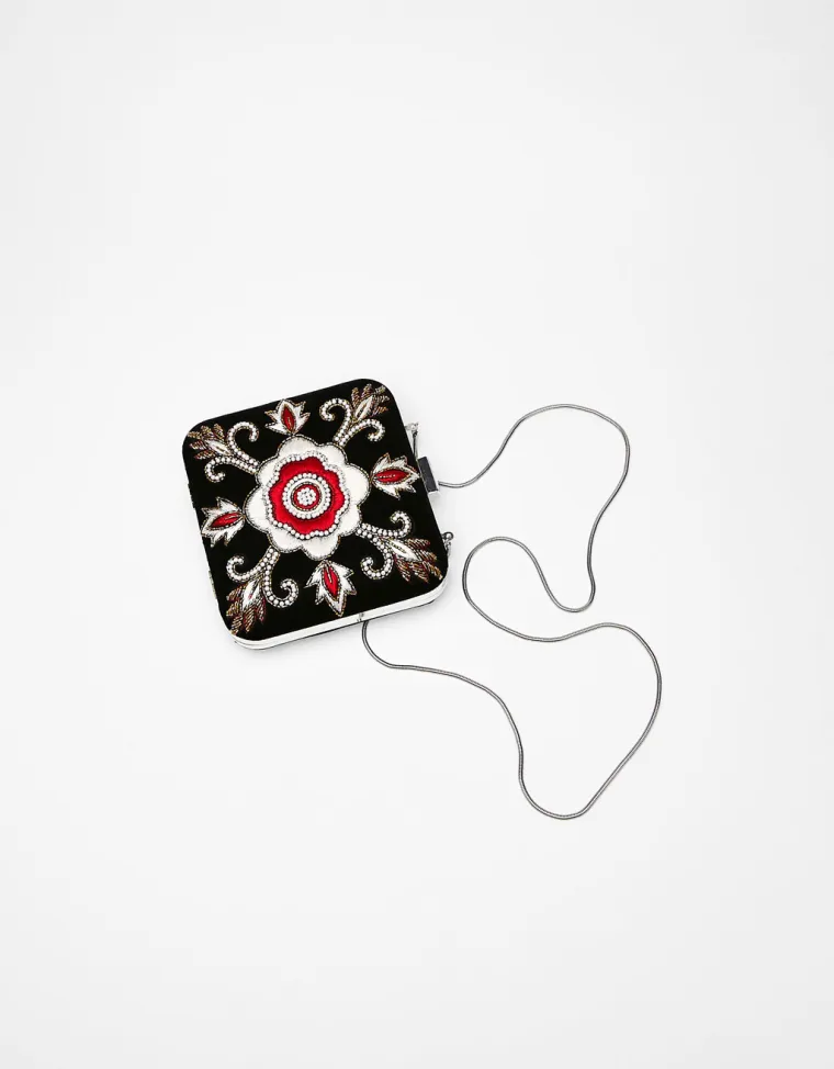 Pravokutna torbica s izvezenim motivima, Bershka, 299,90 kuna