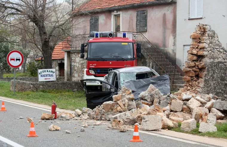 Kobna nesreća kod Greba&scaron;tice: automobilom se zabio u zid i na mjestu poginuo