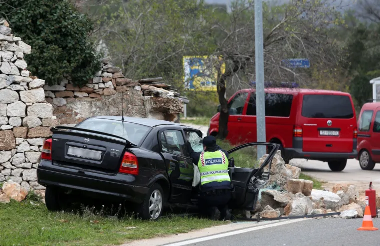 Kobna nesreća kod Greba&scaron;tice: automobilom se zabio u zid i na mjestu poginuo
