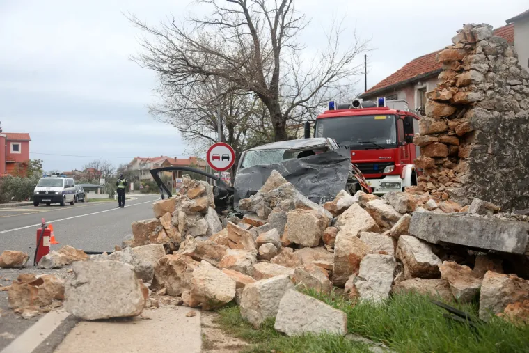 Kobna nesreća kod Greba&scaron;tice: automobilom se zabio u zid i na mjestu poginuo
