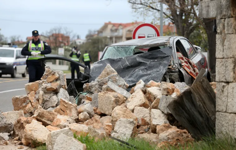 Kobna nesreća kod Greba&scaron;tice: automobilom se zabio u zid i na mjestu poginuo