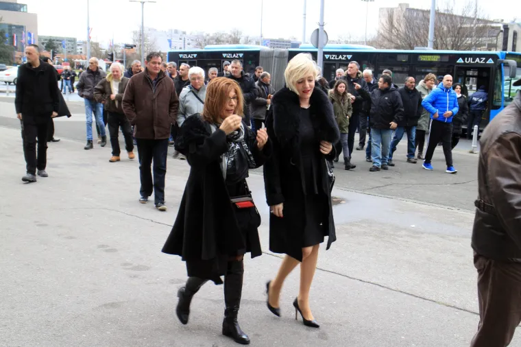 Brojni građani dolaze u Lisinski na komemoraciju za Slobodana Praljka