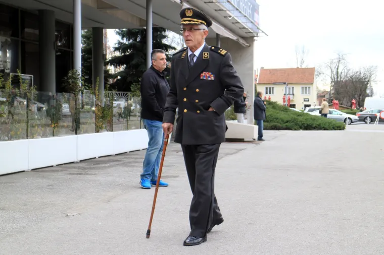 Brojni građani dolaze u Lisinski na komemoraciju za Slobodana Praljka
