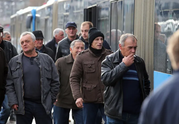 ZET-ovi autobusi s Velesajma prevozili putnike koji su do&scaron;li na komemoraciju u Lisinski