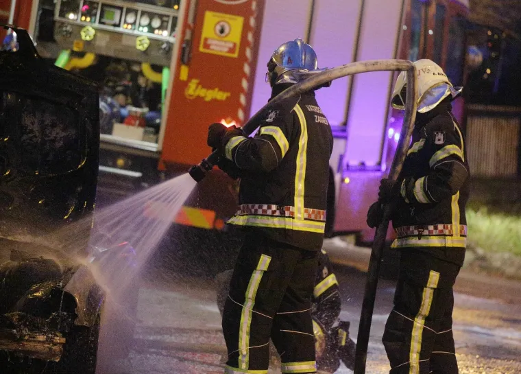 Zagreb: u požaru izgorio osobni automobil