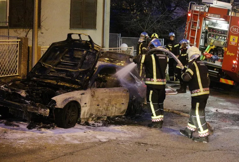 Zagreb: u požaru izgorio osobni automobil