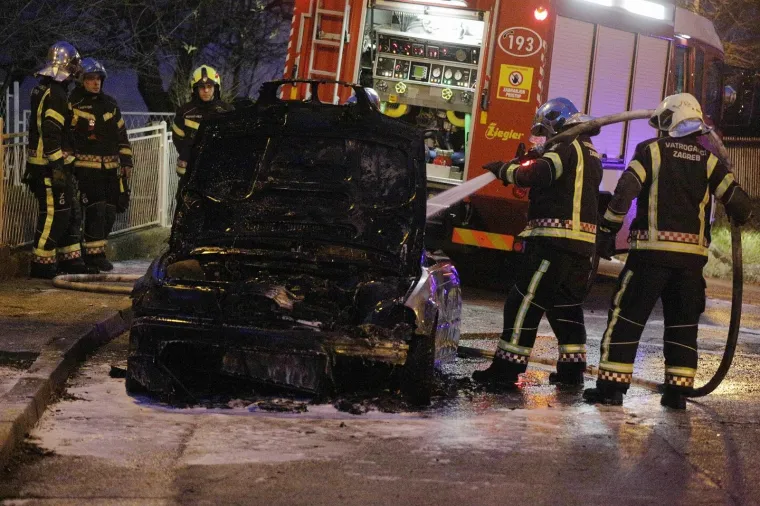 Zagreb: u požaru izgorio osobni automobil