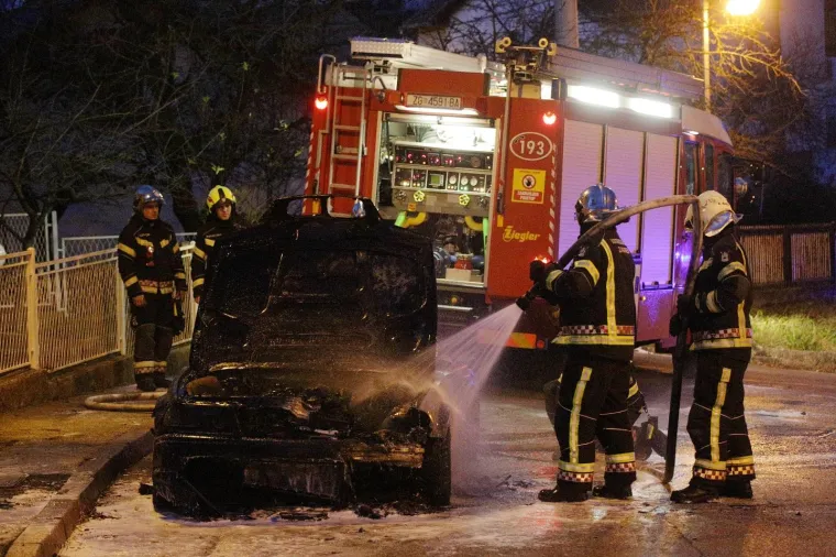 Zagreb: u požaru izgorio osobni automobil