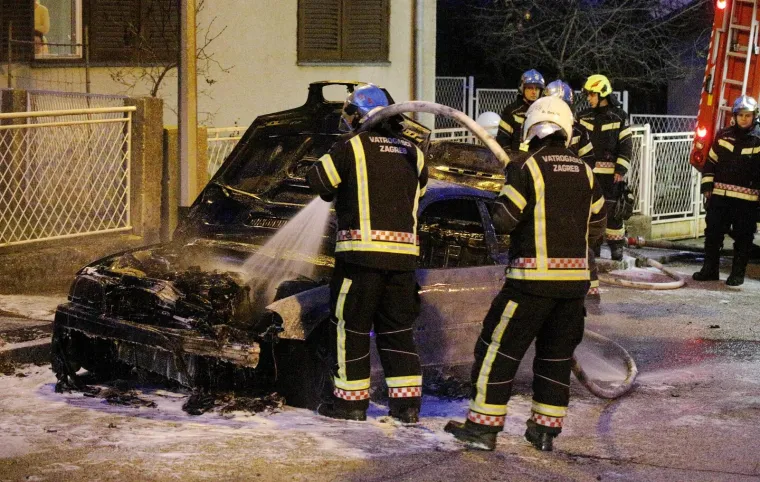 Zagreb: u požaru izgorio osobni automobil