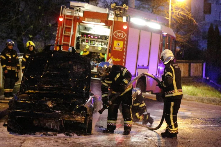 Zagreb: u požaru izgorio osobni automobil