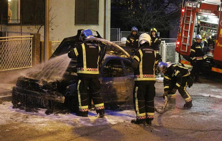 Zagreb: u požaru izgorio osobni automobil