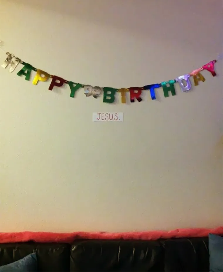 GRINCHEVI ŽIVE MEĐU NAMA, A OVO SU NAJBOLJI DOKAZI: Pogledajte božićne dekoracije koje će vas nasmijati do suza