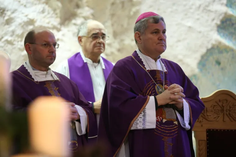 MISA ZADUŠNICA ZA SLOBODANA PRALJKA: U crkvi Svete Mati Slobode okupili se generali, došao je i Thompson