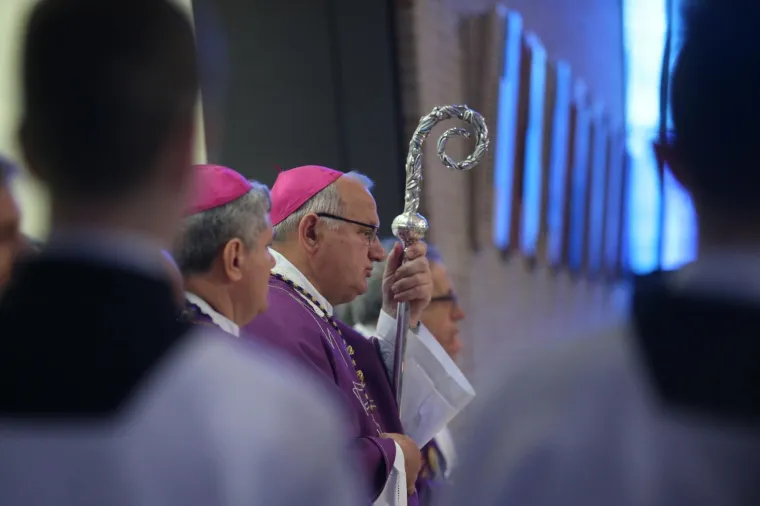 MISA ZADUŠNICA ZA SLOBODANA PRALJKA: U crkvi Svete Mati Slobode okupili se generali, došao je i Thompson