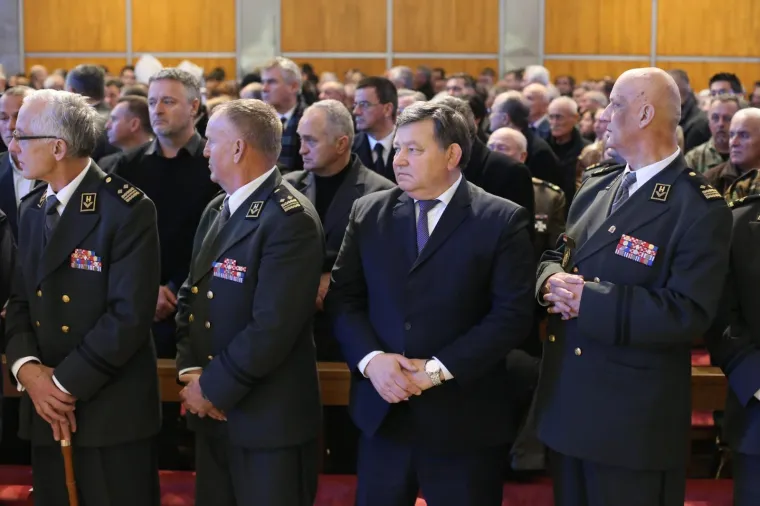 MISA ZADU&Scaron;NICA ZA SLOBODANA PRALJKA: U crkvi Svete Mati Slobode okupili se generali, do&scaron;ao je i Thompson