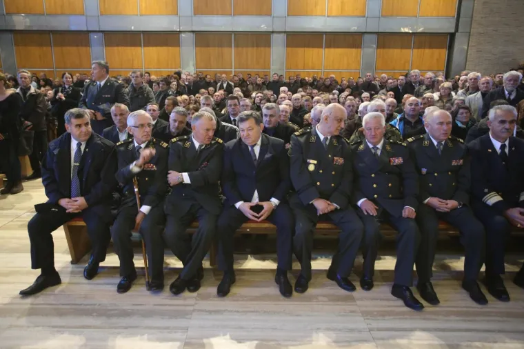 MISA ZADU&Scaron;NICA ZA SLOBODANA PRALJKA: U crkvi Svete Mati Slobode okupili se generali, do&scaron;ao je i Thompson